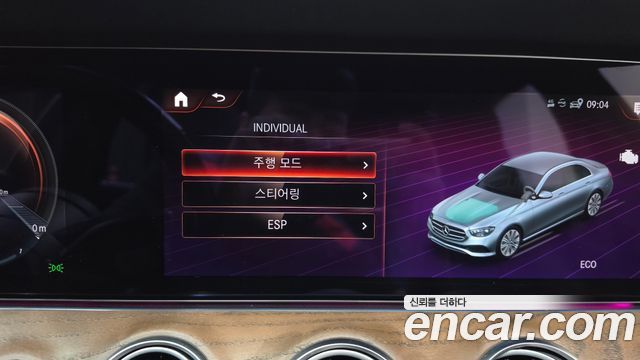 Mercedes-Benz E-Class (W213) E300e 4MATIC Exclusive 2023 — фото 33