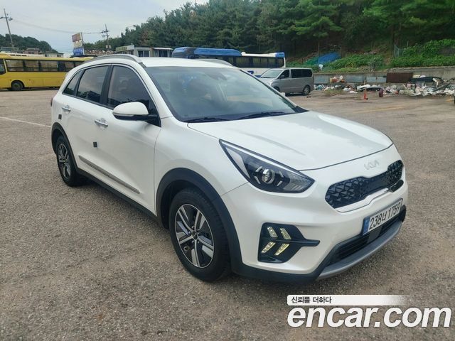 Kia Niro 1.6 HEV Prestige 2022 — фото 2
