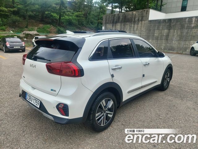 Kia Niro 1.6 HEV Prestige 2022 — фото 6
