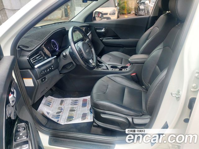 Kia Niro 1.6 HEV Prestige 2022 — фото 16
