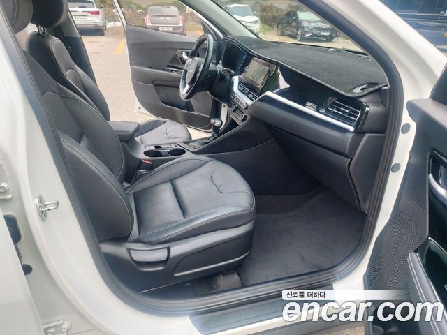 Kia Niro 1.6 HEV Prestige 2022 — фото 17