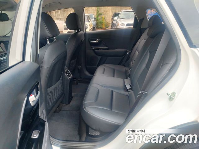 Kia Niro 1.6 HEV Prestige 2022 — фото 18