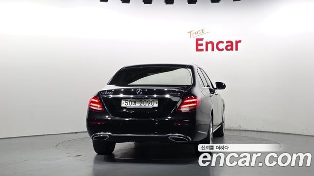 Mercedes-Benz E-Class (W213) E220d 4MATIC Exclusive 2019 — фото 4