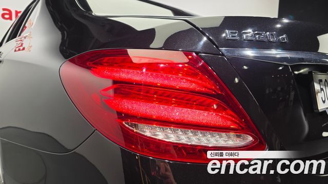 Mercedes-Benz E-Class (W213) E220d 4MATIC Exclusive 2019 — фото 23