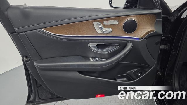 Mercedes-Benz E-Class (W213) E220d 4MATIC Exclusive 2019 — фото 24