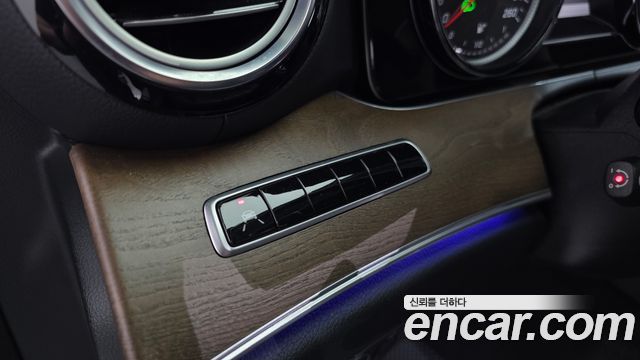 Mercedes-Benz E-Class (W213) E220d 4MATIC Exclusive 2019 — фото 27
