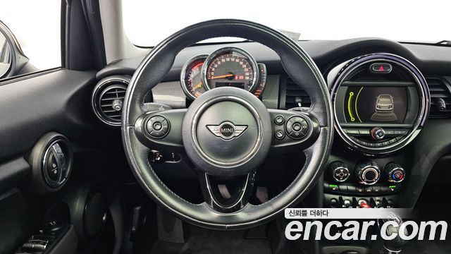 MINI Cooper D 5Door Mid 3rd 2016 — фото 13