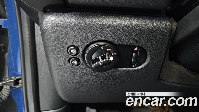 MINI Cooper D 5Door Mid 3rd 2016 — фото 16