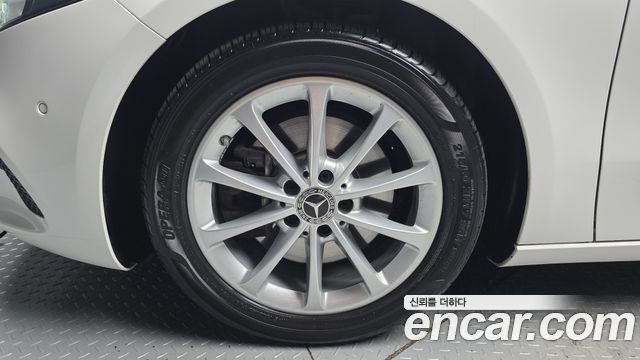 Mercedes-Benz A-Class (W177) A220 Sedan 2020 — фото 5