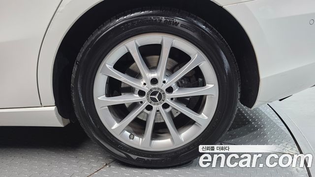 Mercedes-Benz A-Class (W177) A220 Sedan 2020 — фото 21