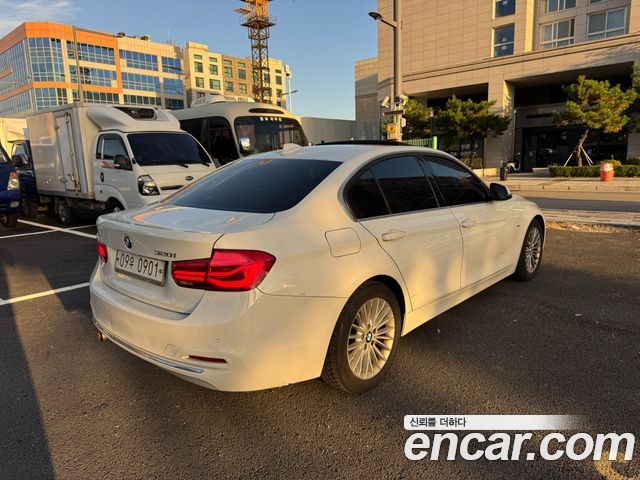 BMW 3 Series (F30) 320i Luxury