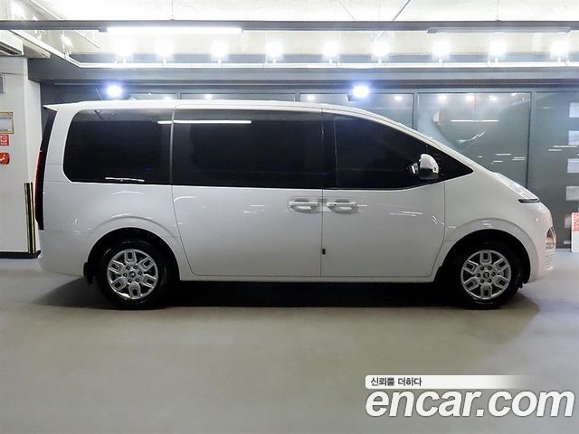 Hyundai Staria HEV 1.6 Tourer 11-Seater Modern 2025 — фото 6