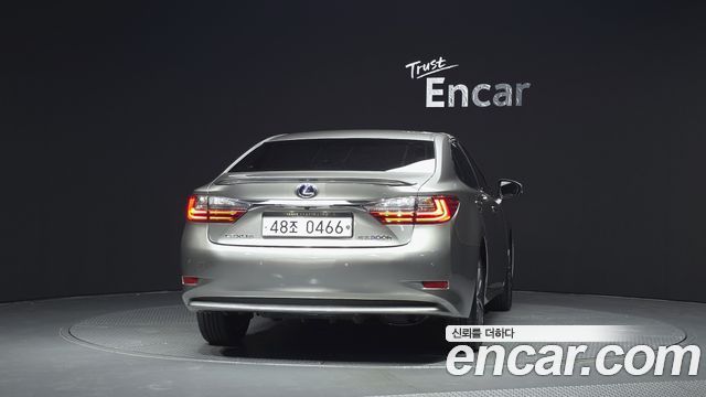 Lexus ES300h Supreme XV60 2017 — фото 4
