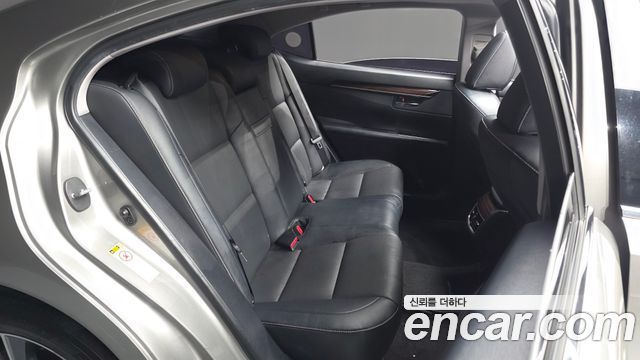 Lexus ES300h Supreme XV60 2017 — фото 11
