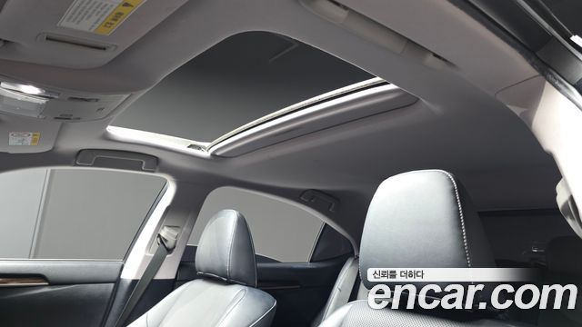 Lexus ES300h Supreme XV60 2017 — фото 17