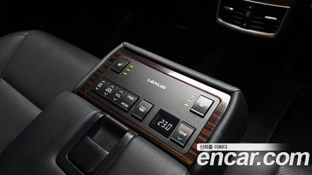 Lexus ES300h Supreme XV60 2017 — фото 19