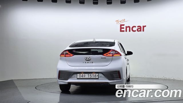 Hyundai Ioniq Electric Q 2017 — фото 4