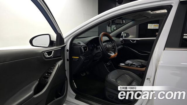 Hyundai Ioniq Electric Q 2017 — фото 10