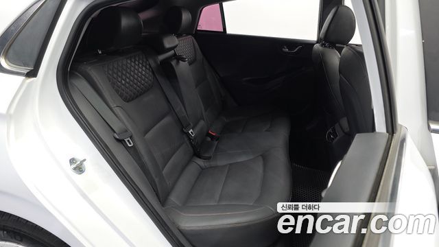 Hyundai Ioniq Electric Q 2017 — фото 16