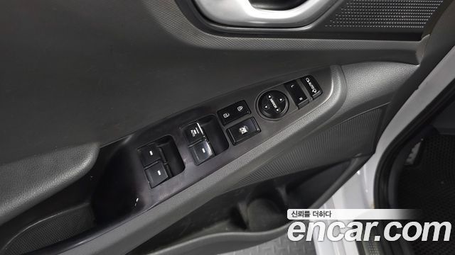 Hyundai Ioniq Electric Q 2017 — фото 39