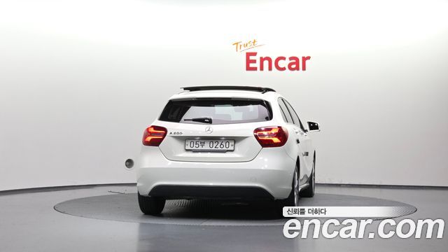 Mercedes-Benz A-Class (W176) A200 2017 — фото 4