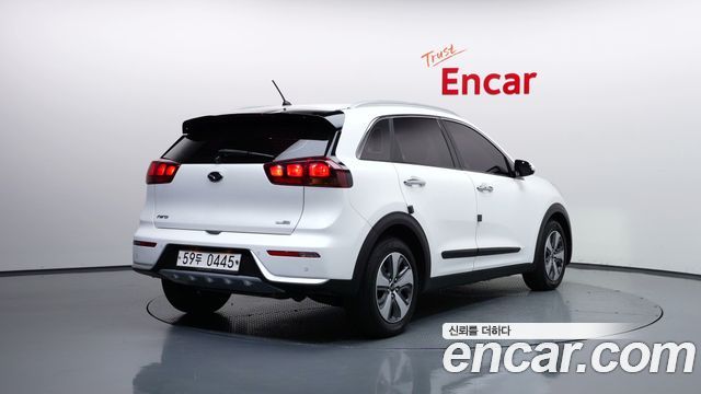 Kia Niro Luxury 2017 — фото 2