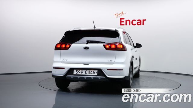 Kia Niro Luxury 2017 — фото 4