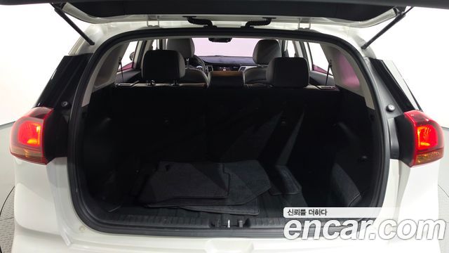 Kia Niro Luxury 2017 — фото 15