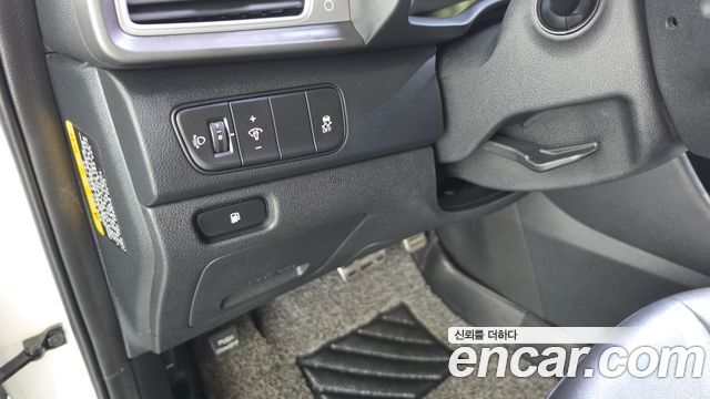 Kia Niro Luxury 2017 — фото 18