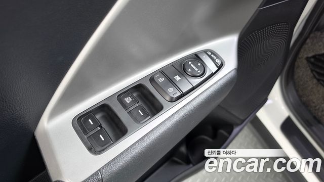 Kia Niro Luxury 2017 — фото 20
