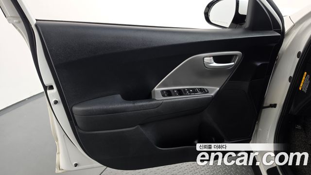 Kia Niro Luxury 2017 — фото 24