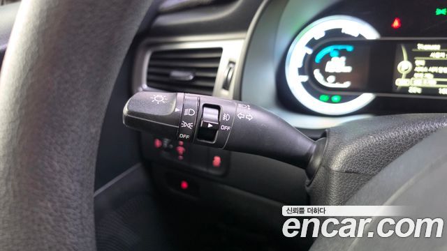 Kia Niro Luxury 2017 — фото 27