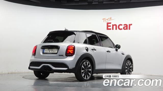 MINI Cooper S 5Door Classic Third Generation 2022 — фото 2