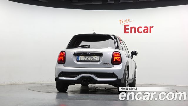 MINI Cooper S 5Door Classic Third Generation 2022 — фото 4