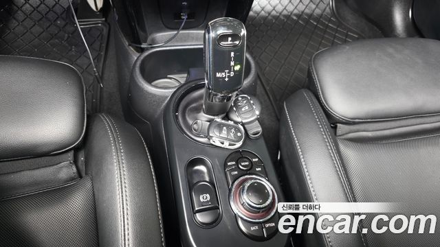 MINI Cooper S 5Door Classic Third Generation 2022 — фото 9