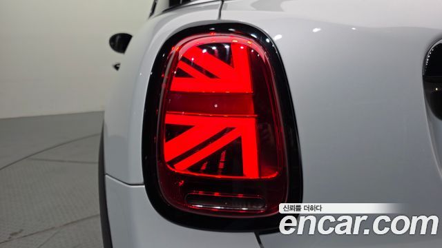 MINI Cooper S 5Door Classic Third Generation 2022 — фото 29