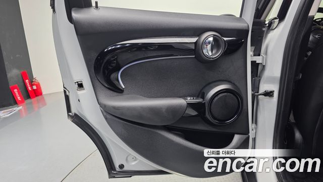 MINI Cooper S 5Door Classic Third Generation 2022 — фото 31