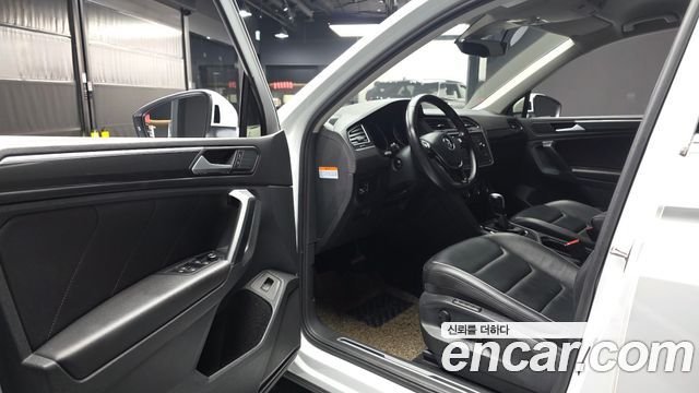 Volkswagen Tiguan (II) 2.0 TDI Premium 2020 — фото 10