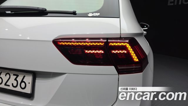 Volkswagen Tiguan (II) 2.0 TDI Premium 2020 — фото 23