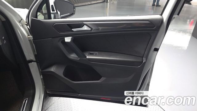 Volkswagen Tiguan (II) 2.0 TDI Premium 2020 — фото 24