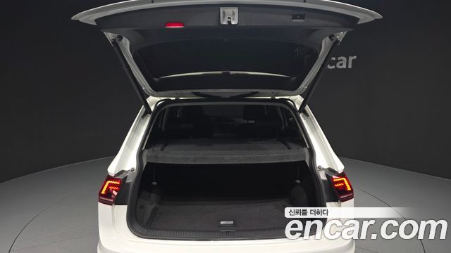 Volkswagen Tiguan (II) 2.0 TDI Premium 2020 — фото 31