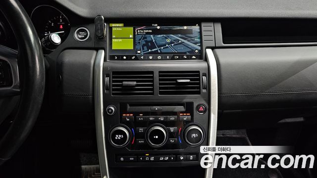 Land Rover Discovery Sport 2.0 TD4 HSE Luxury 2018 — фото 17