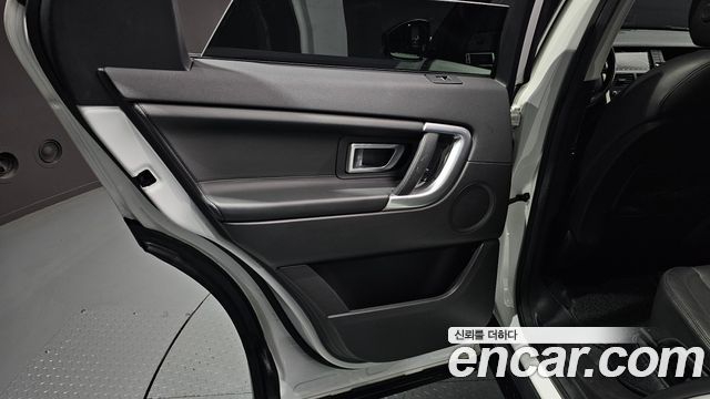 Land Rover Discovery Sport 2.0 TD4 HSE Luxury 2018 — фото 31