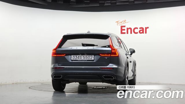 Volvo V60 Cross Country (II) T5 Pro AWD 2020 — фото 4