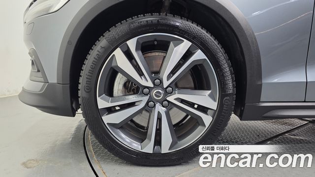 Volvo V60 Cross Country (II) T5 Pro AWD 2020 — фото 5