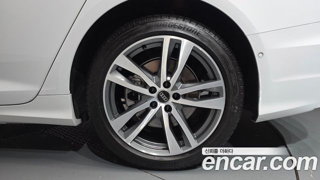 Audi A6 (C8) 45 TFSI Premium 2023 — фото 21
