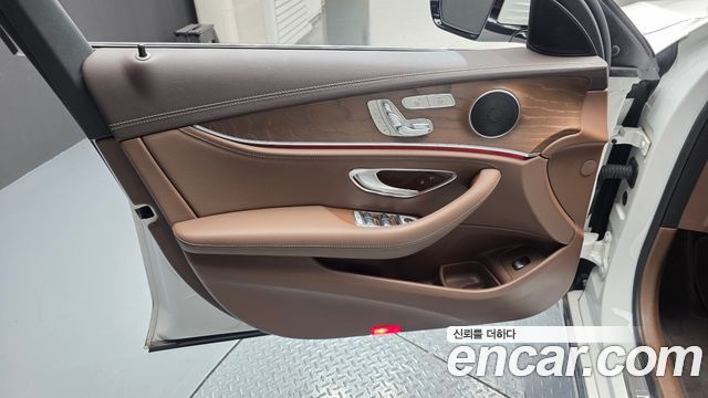 Mercedes-Benz E-Class (W213) E220d 4MATIC Exclusive 2020 — фото 24
