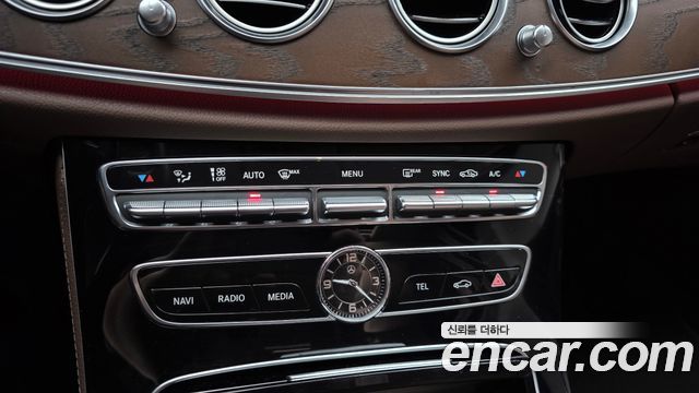 Mercedes-Benz E-Class (W213) E220d 4MATIC Exclusive 2020 — фото 31