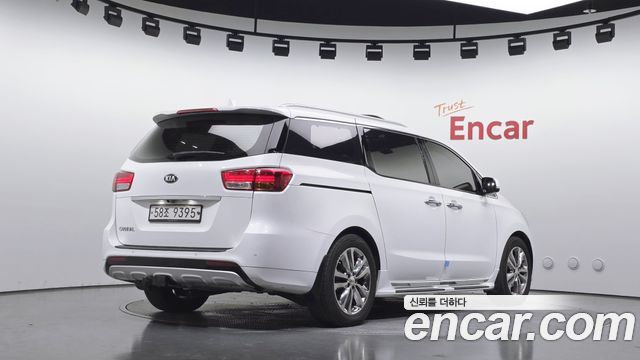 Kia Carnival 9-seater Noblesse 2017 — фото 2