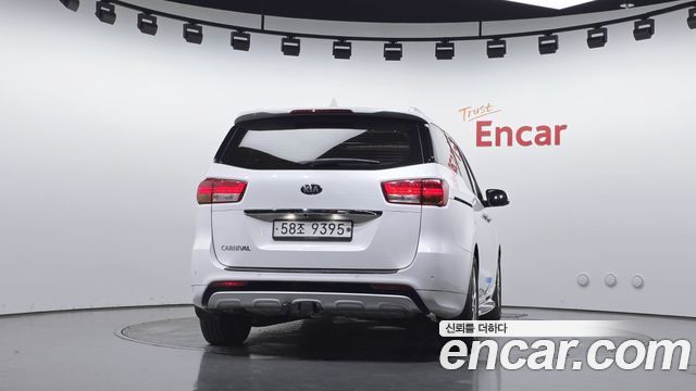 Kia Carnival 9-seater Noblesse 2017 — фото 4